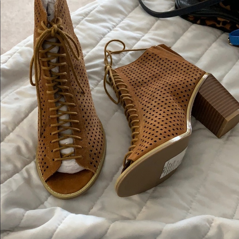 Steve Madden lace up bootie